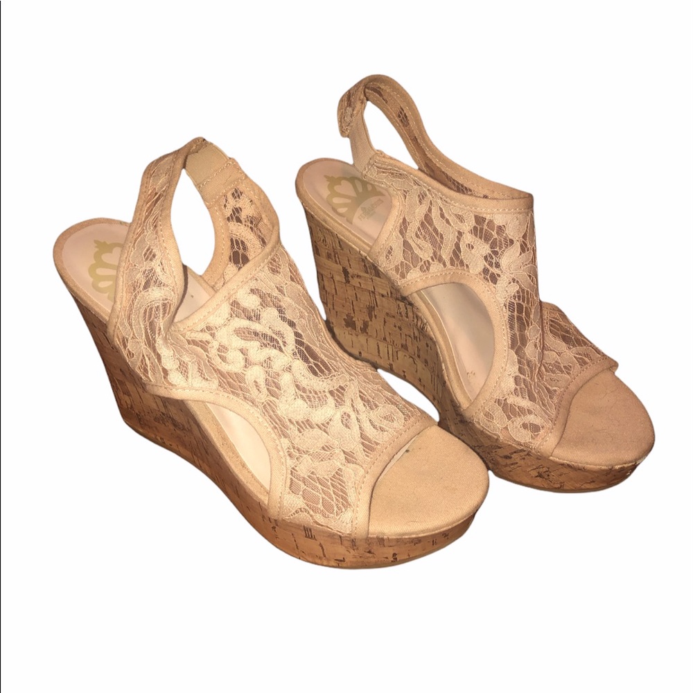 🦋 6.5 fergalious lace wedge